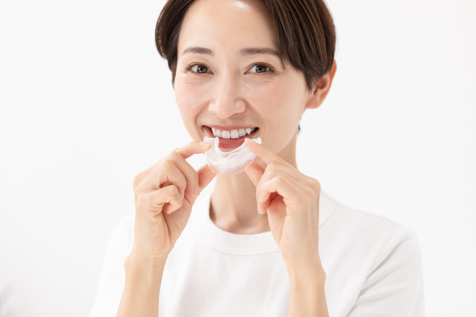 インビザライン治療後に歯が後戻りする原因と後戻りを防ぐ方法！