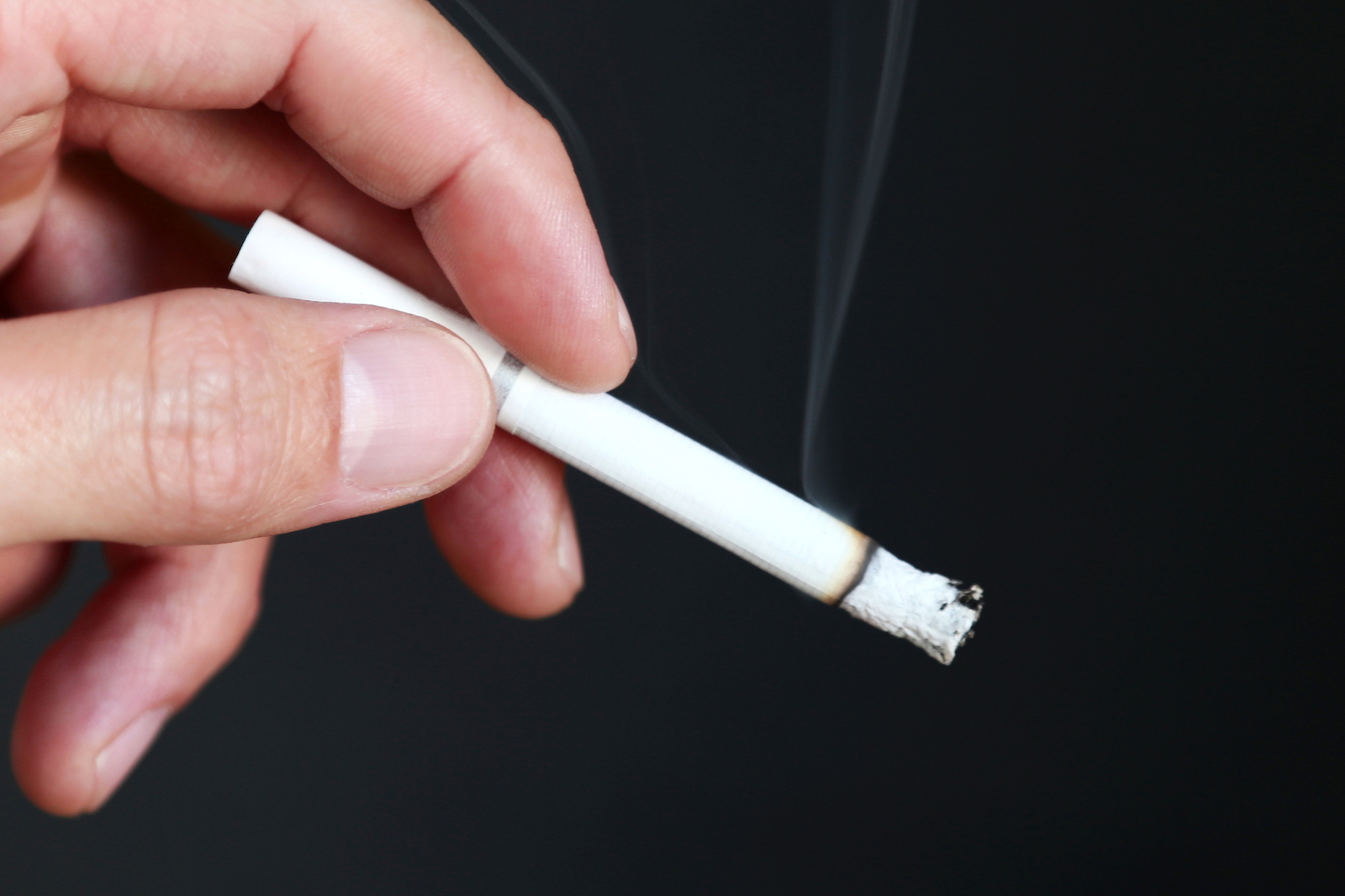 禁煙すべき？喫煙がインプラントに及ぼす影響を詳しく解説！