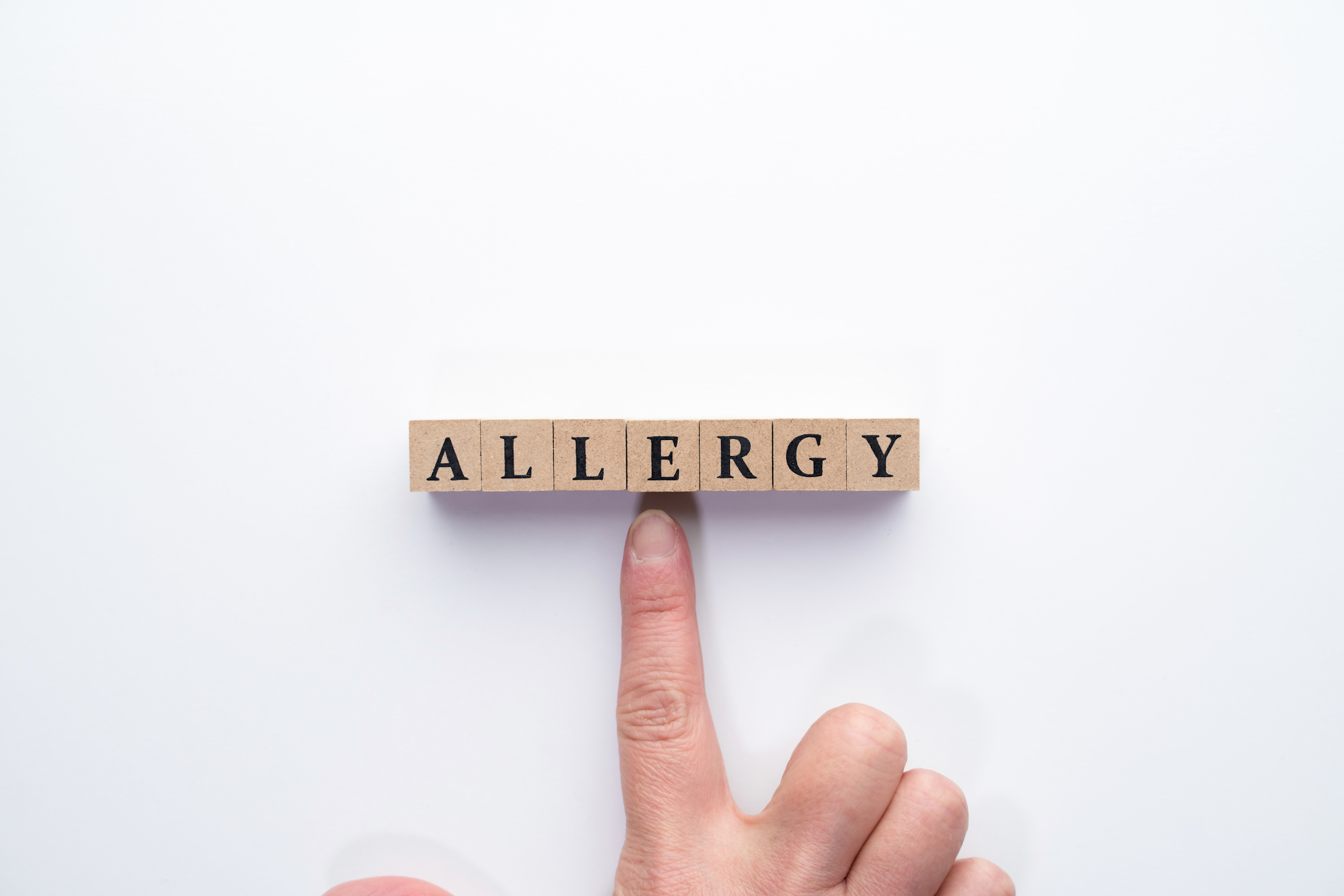 金属アレルギーがあってもインプラント治療は受けられる？注意点も解説