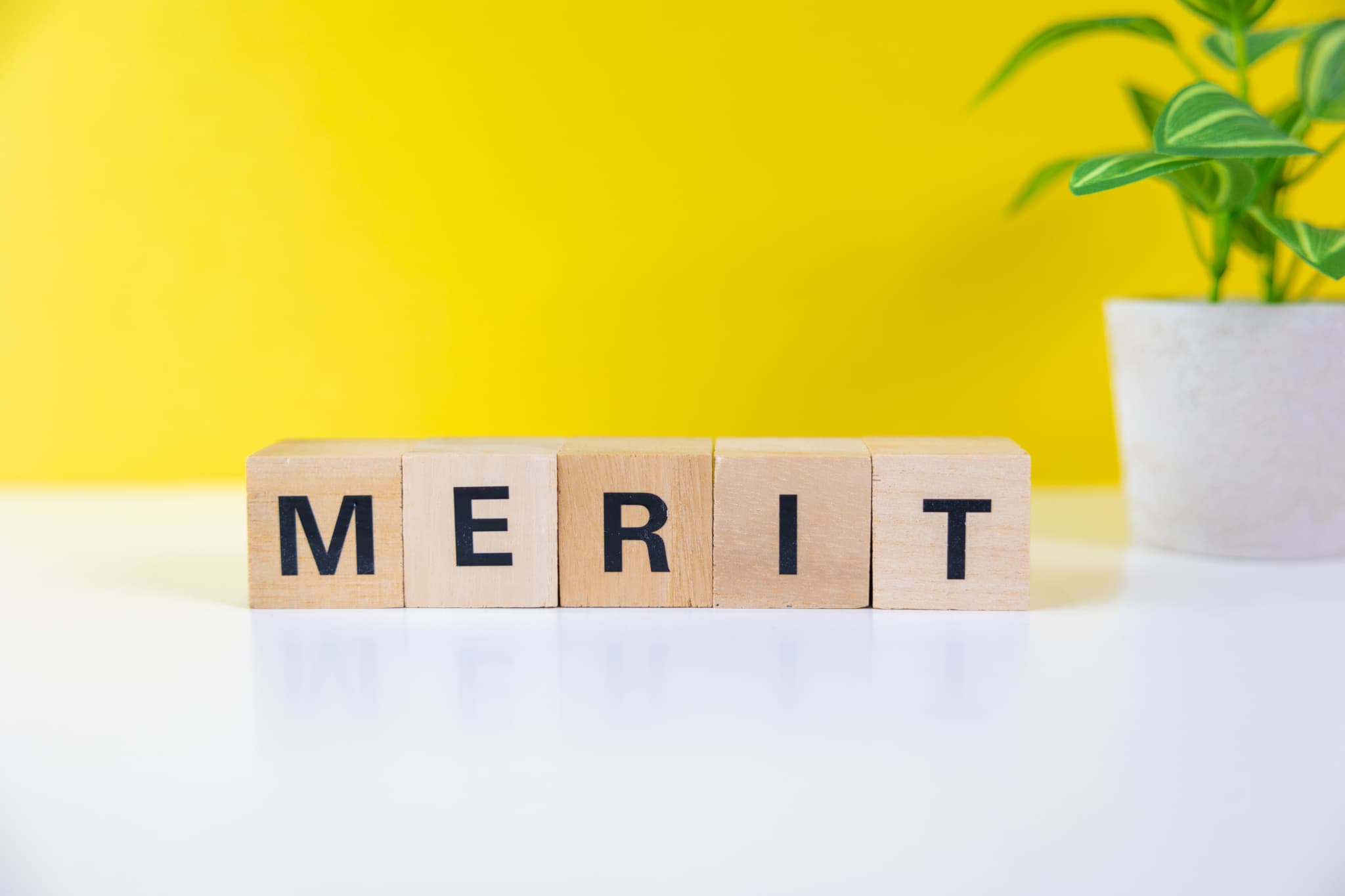 審美歯科で前歯を治すメリットのイメージ