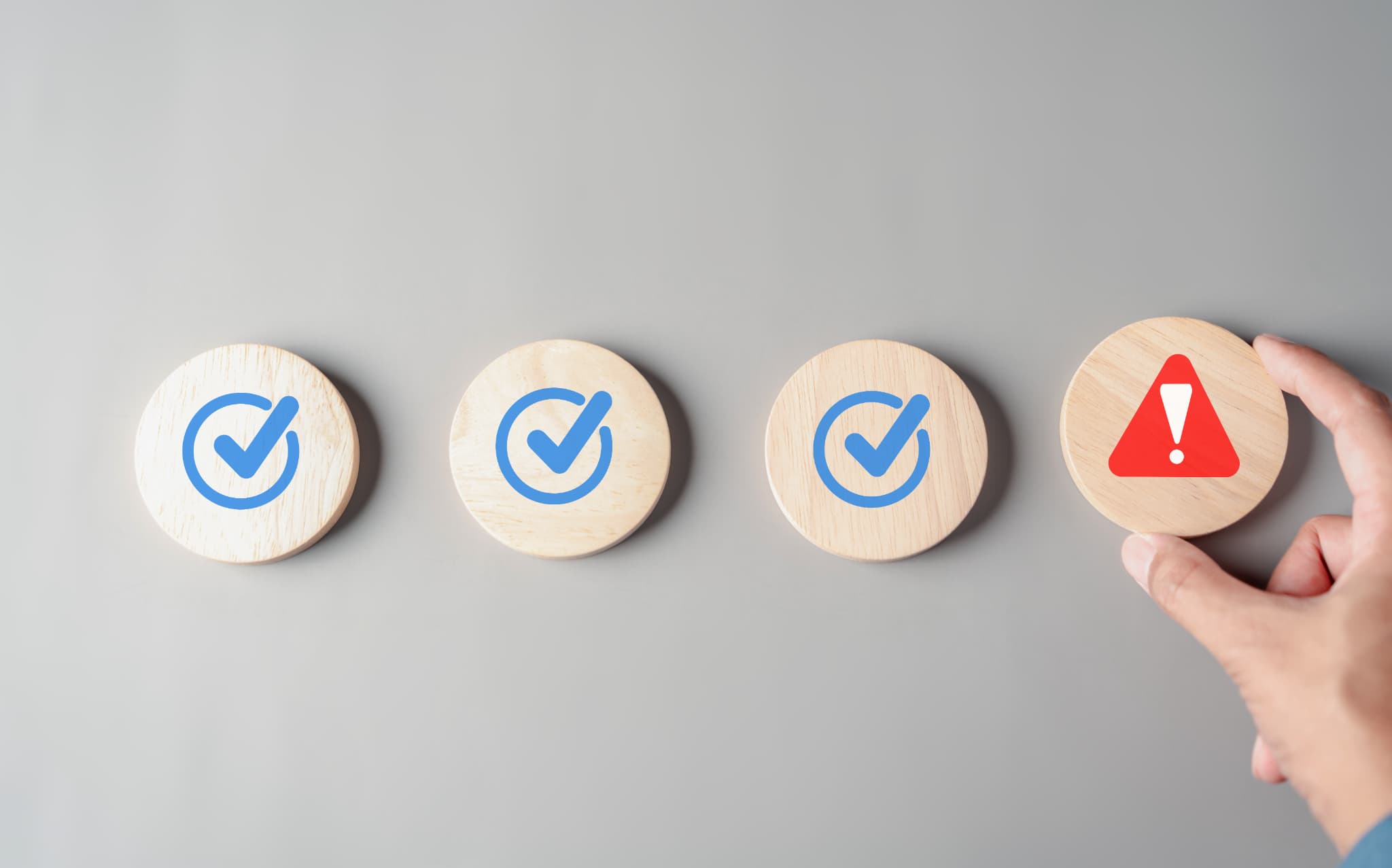 マウスピースが割れた状態で使用を続けるリスクイメージ