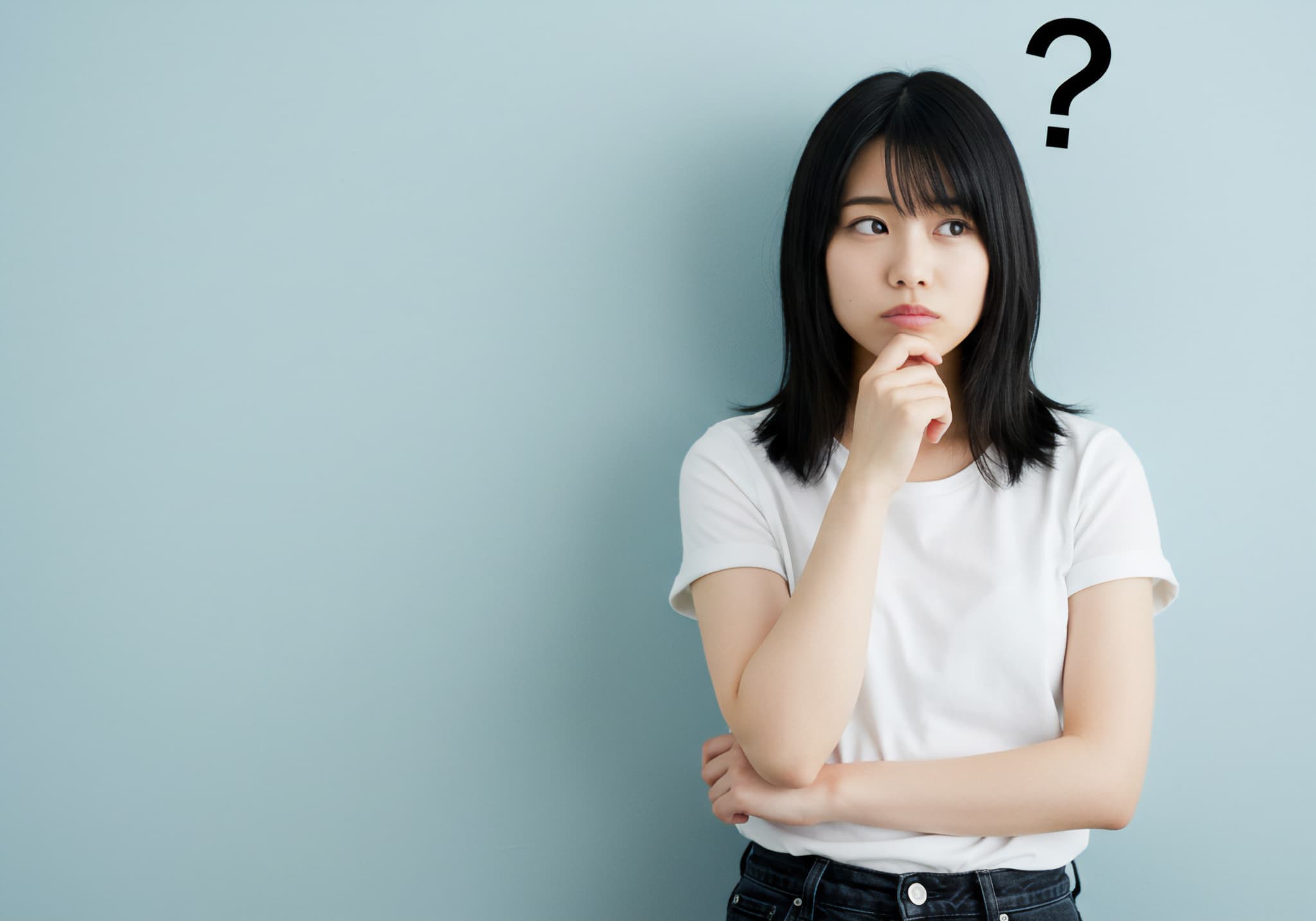 大人の受け口はどうやって矯正するのか考える女性