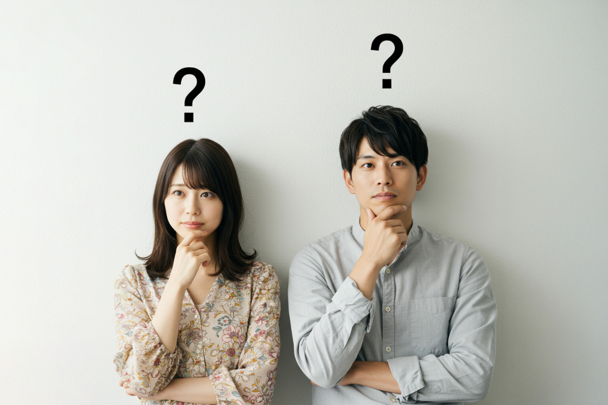 歯周病とは何かを考えている男女
