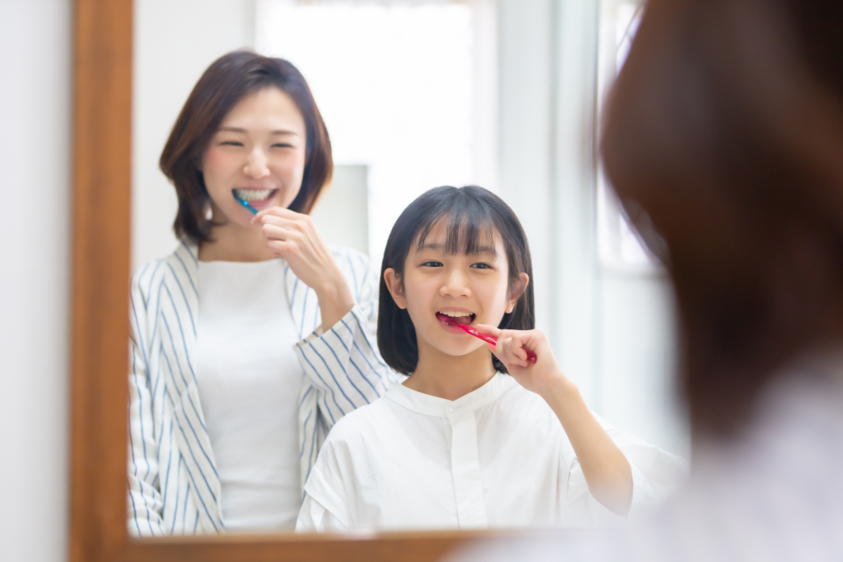 子どもの口臭ケアをサポートする親