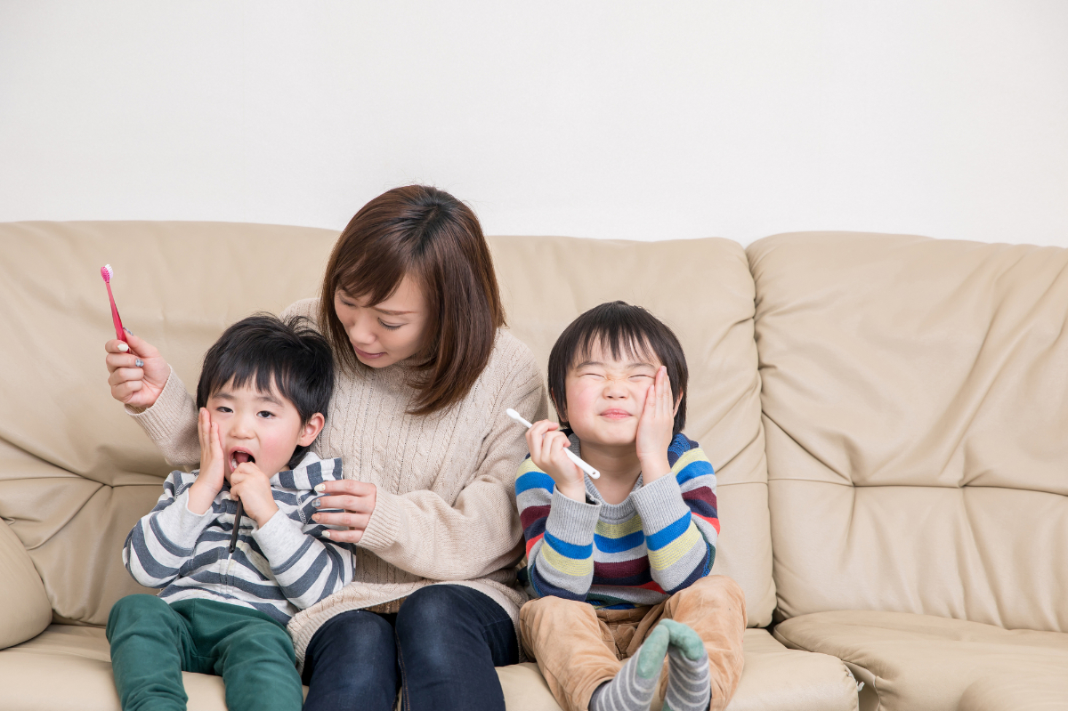 子どもの口臭ケアをサポートする親
